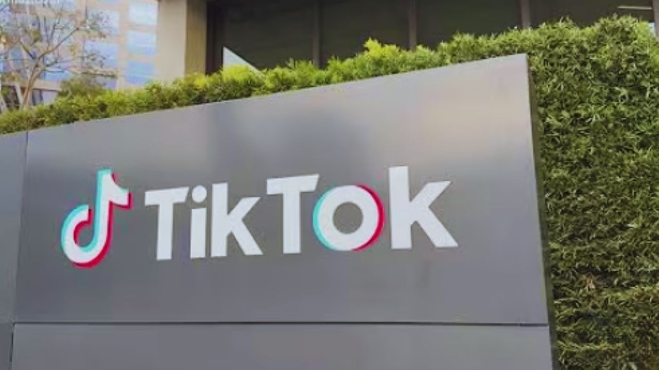TikTok Deal Trump Says Murdochs, Dell, Ellison May Lead U.S. Takeover