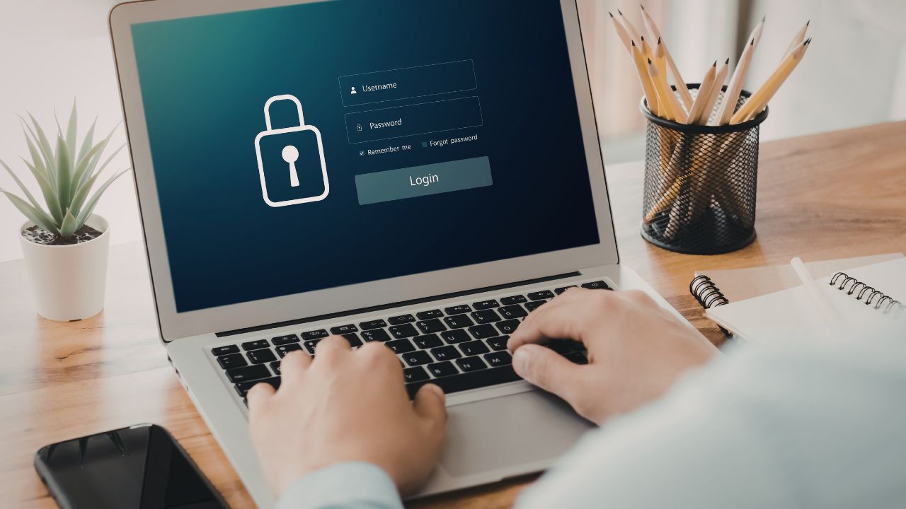 disable windows lock screen ads